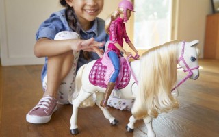 Igrača Barbie s konjem